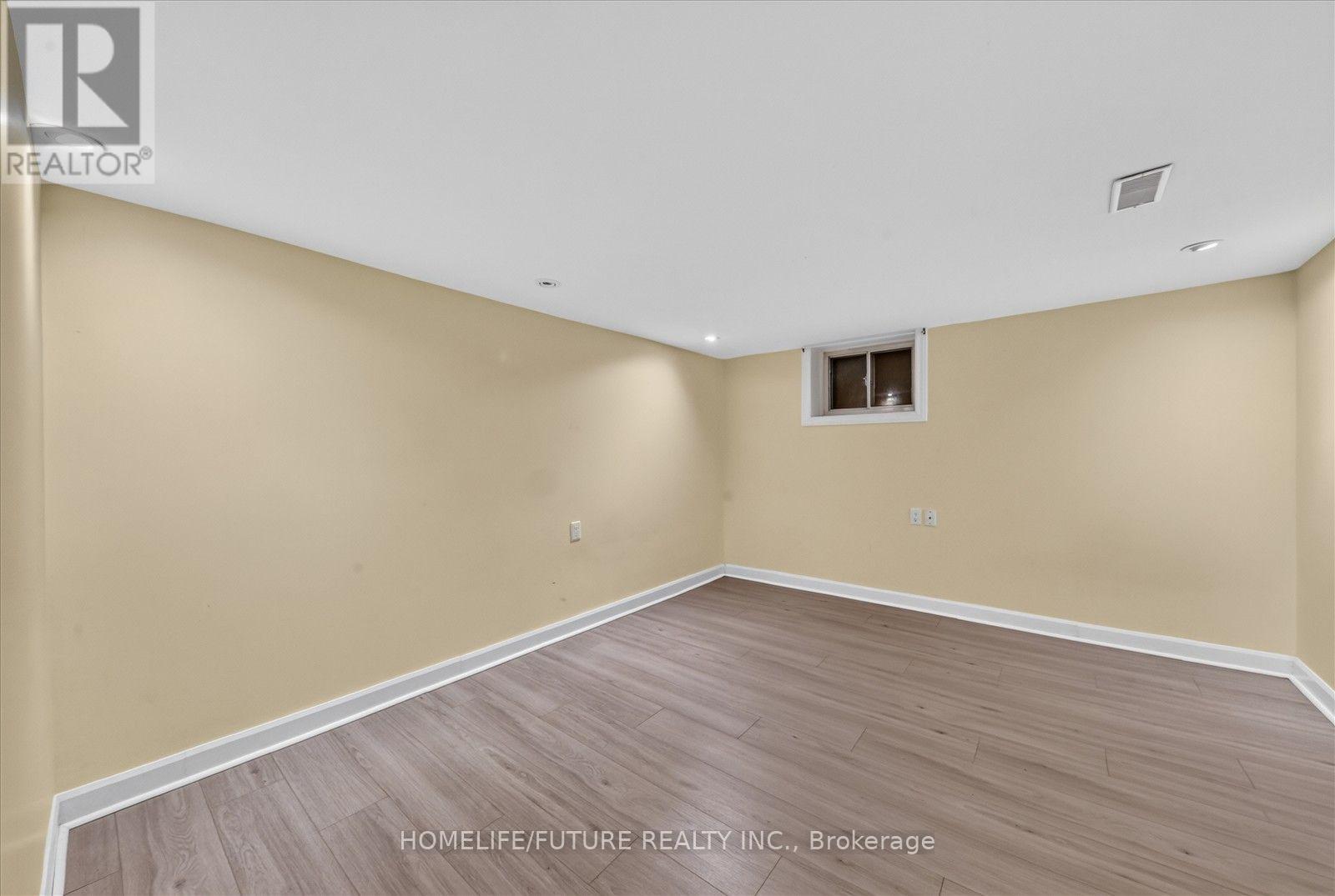 46 Stamford Square N Property Photo 28