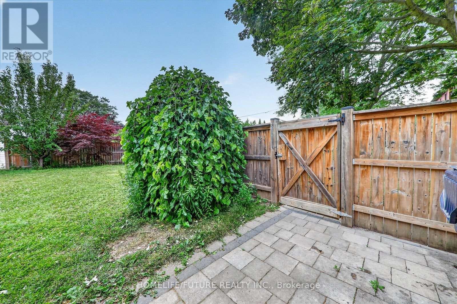 46 Stamford Square N Property Photo 37