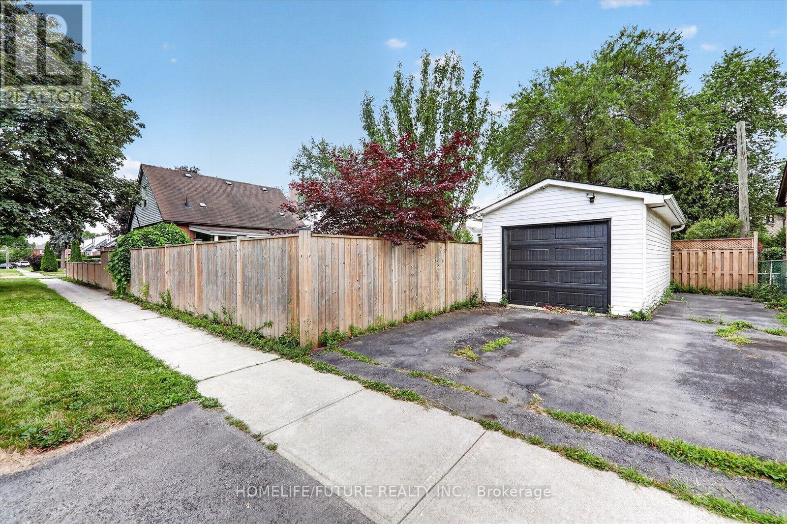 46 Stamford Square N Property Photo 38