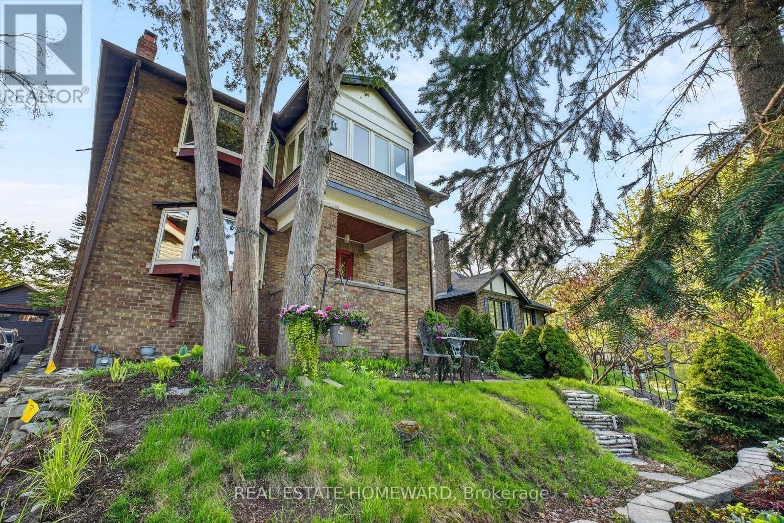 128 Glen Manor Drive Property Photo 2