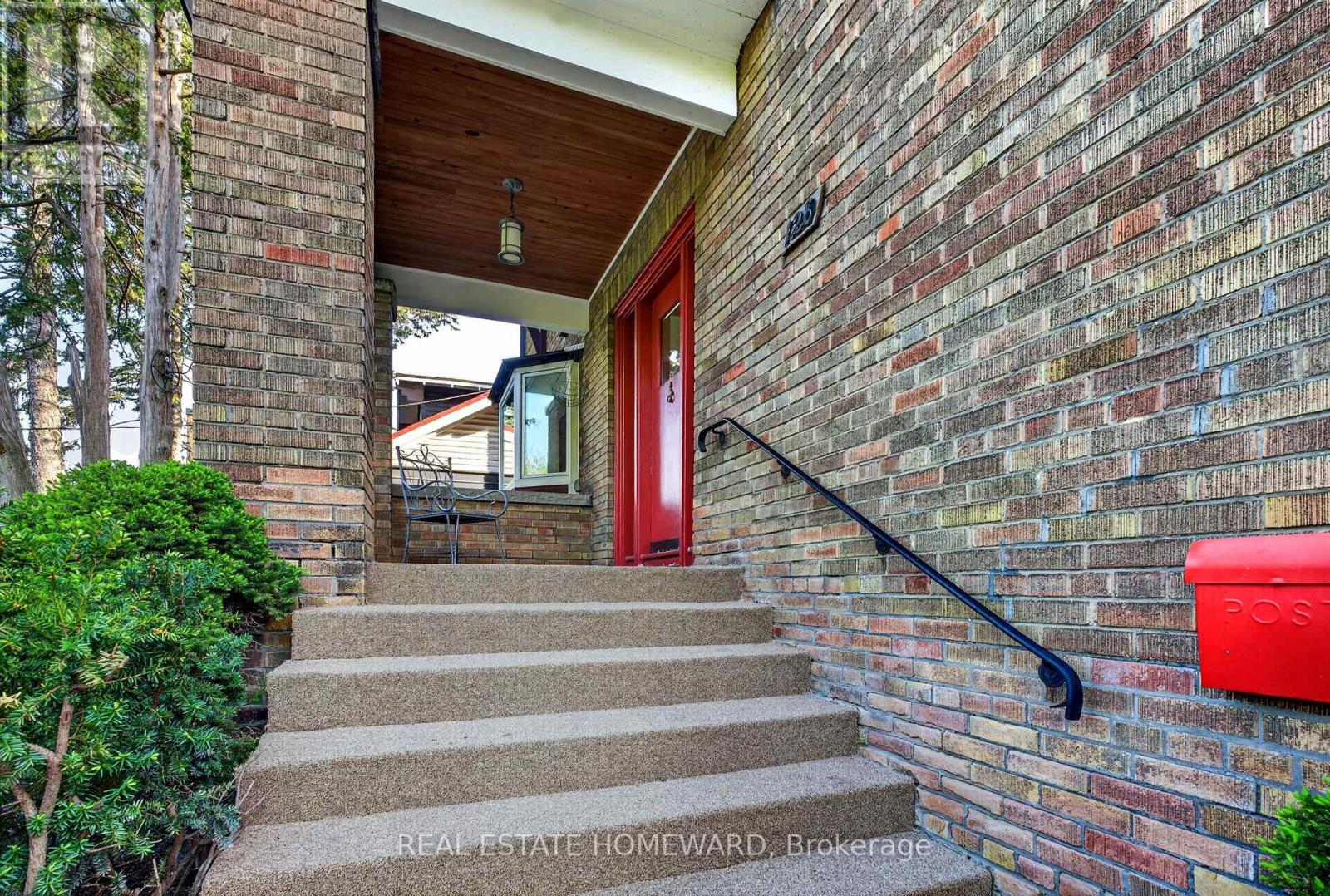 128 Glen Manor Drive Property Photo 6