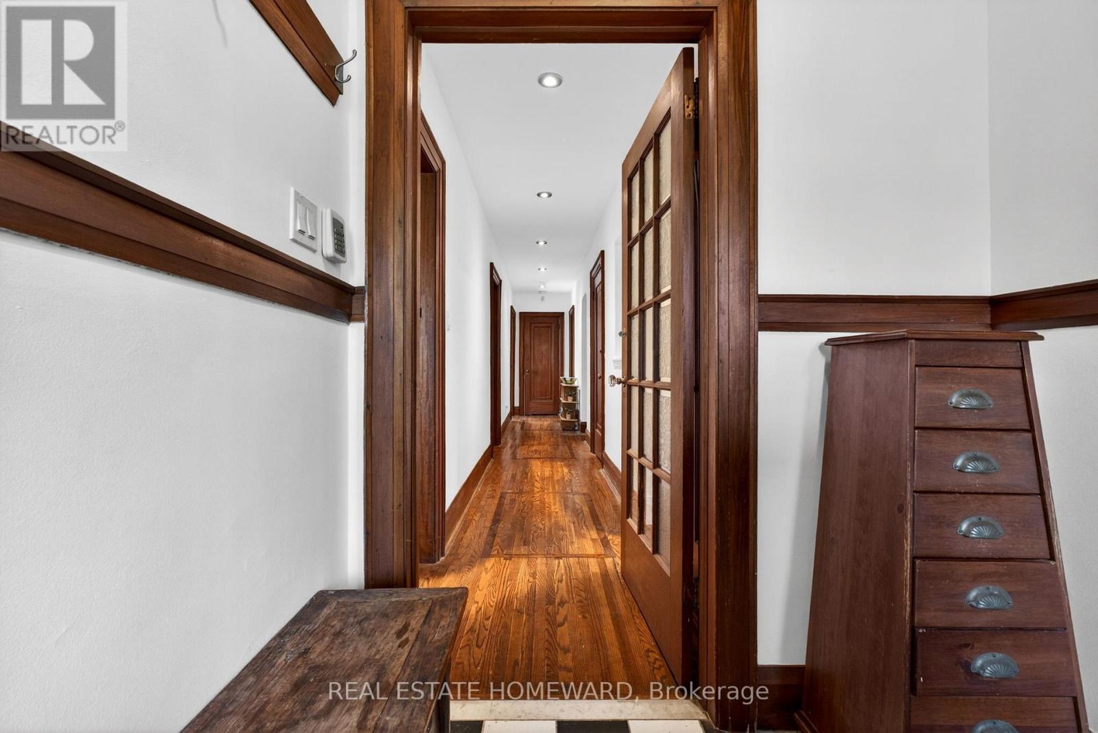 128 Glen Manor Drive Property Photo 8