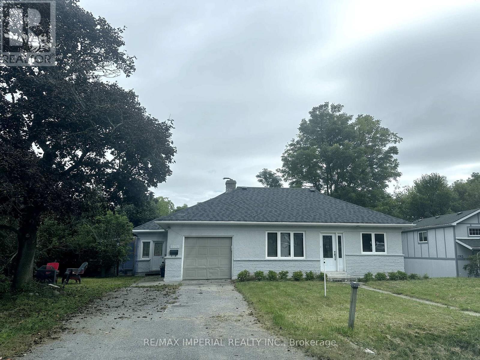1765 Appleview Road Property Photo 1