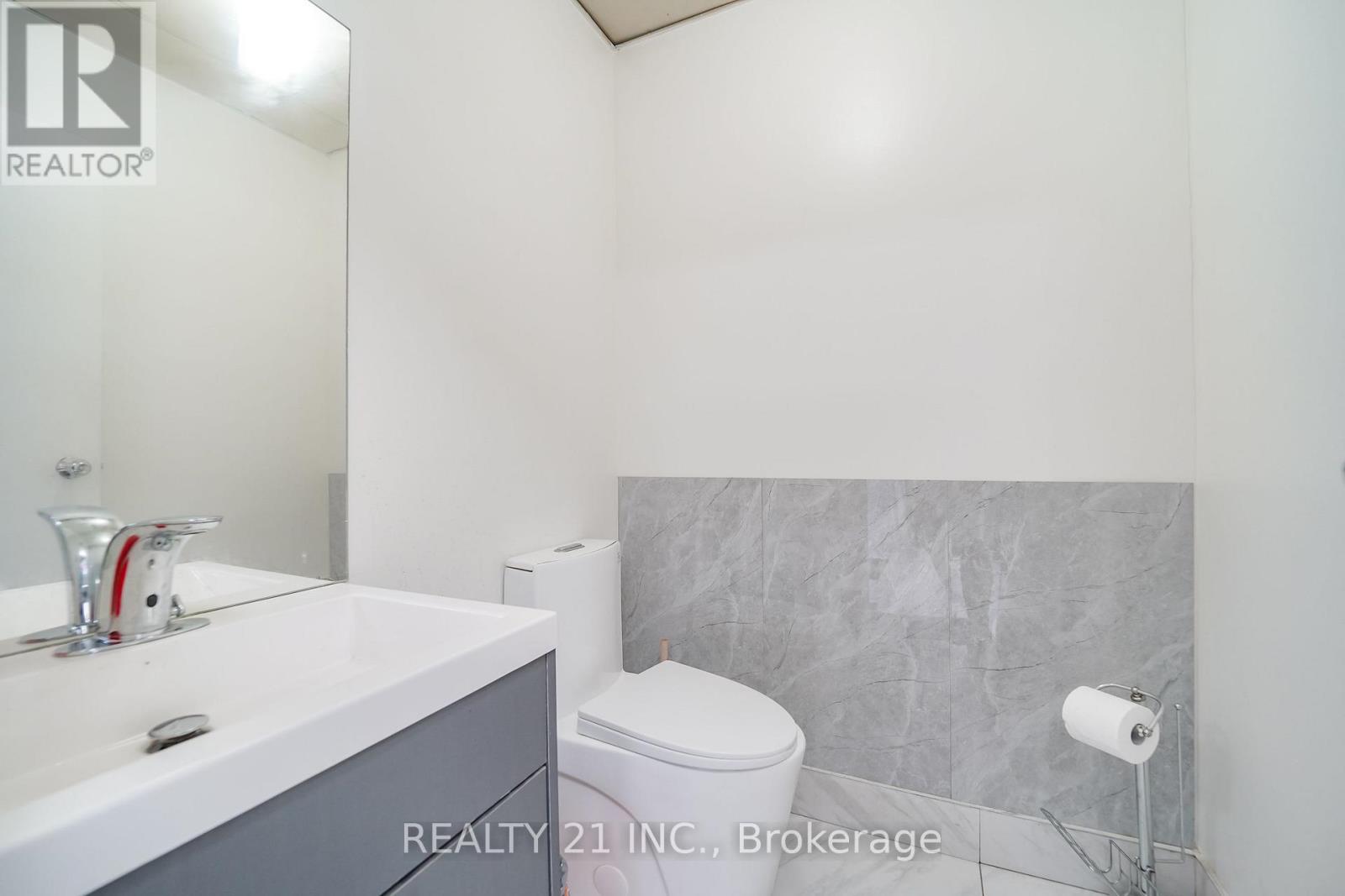 16 - 1960 Ellesmere Road Property Photo 27
