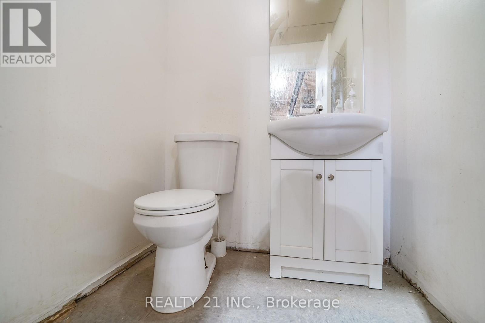 16 - 1960 Ellesmere Road Property Photo 28