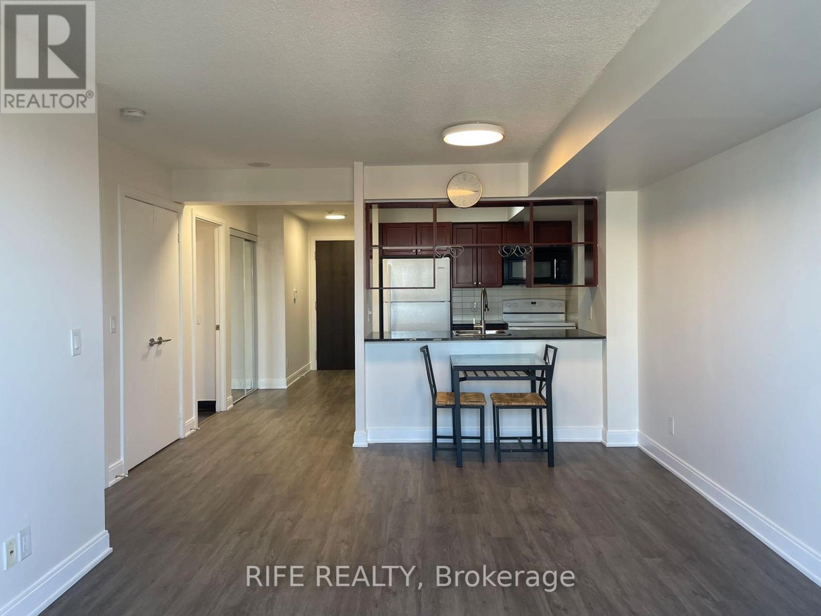 2406 - 125 VILLAGE GREEN SQUARE Property Photo 1
