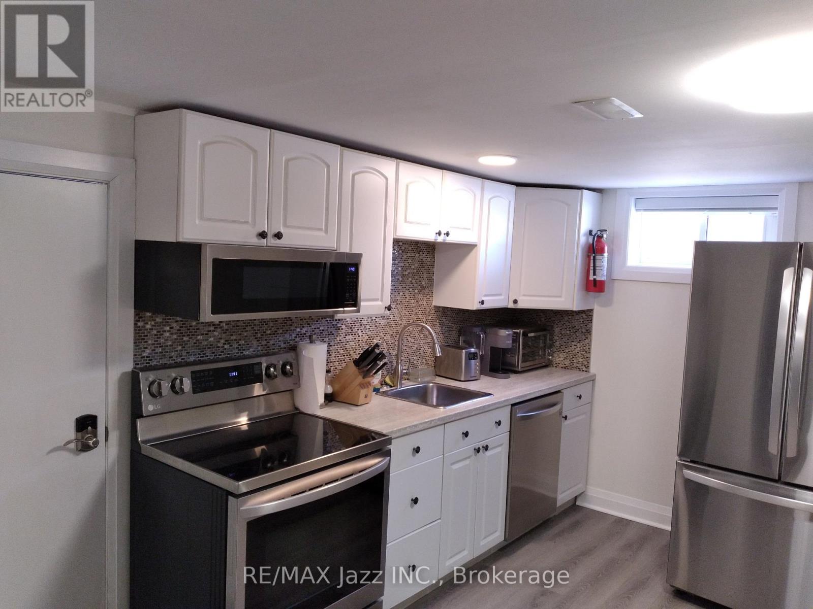 Unit 2 - 751 Phillip Murray Avenue Property Photo 5