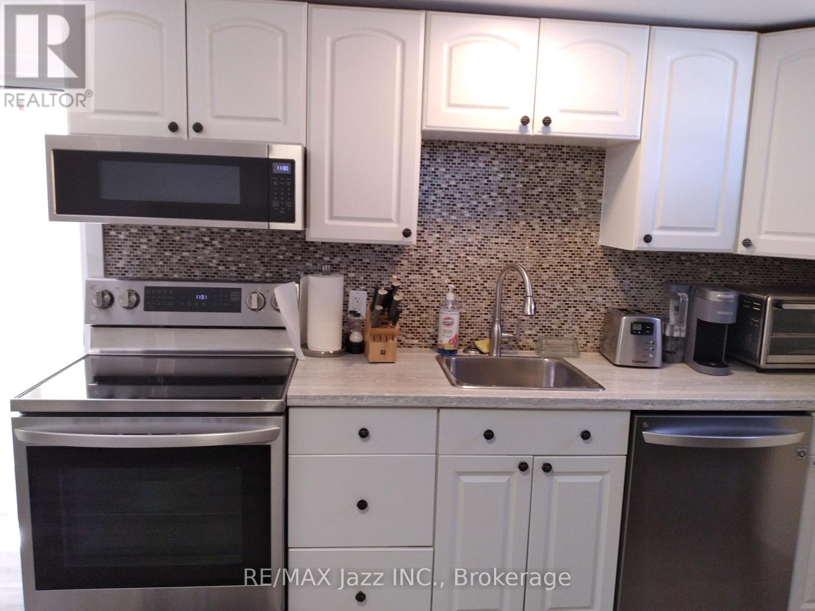 Unit 2 - 751 Phillip Murray Avenue Property Photo 6