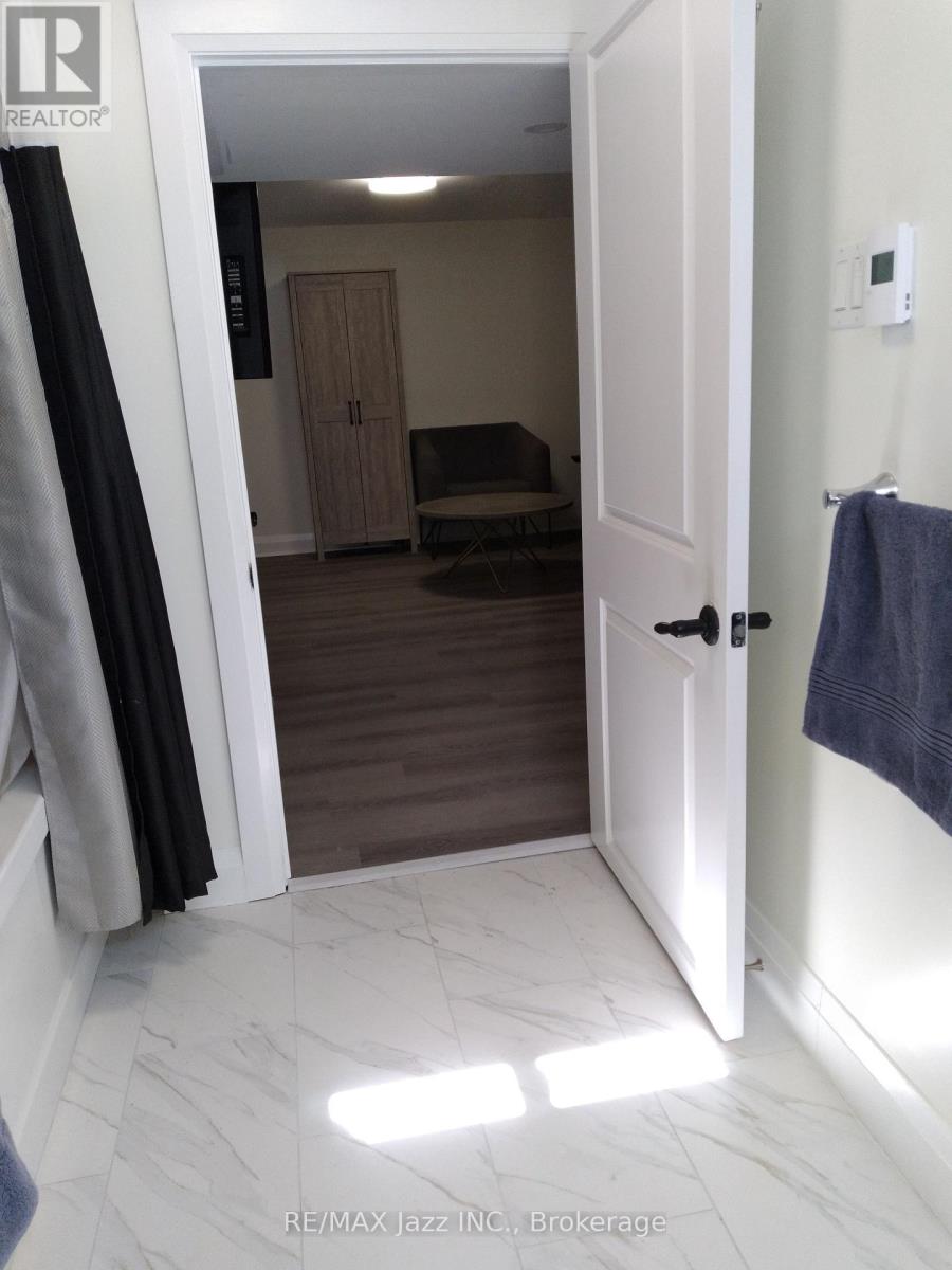 Unit 2 - 751 Phillip Murray Avenue Property Photo 11
