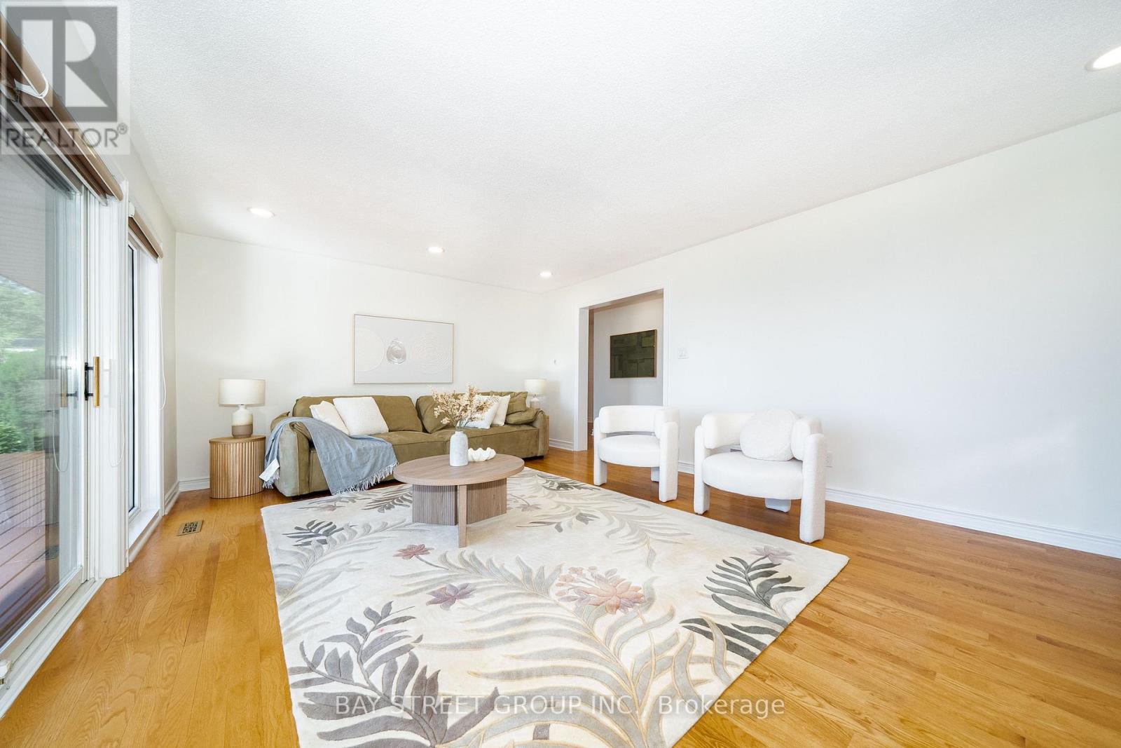441 Guildwood Parkway Property Photo 17