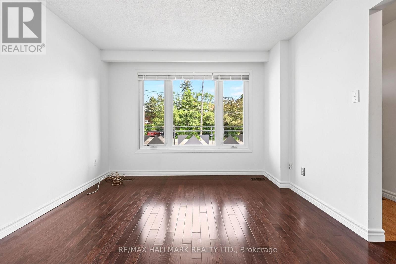 Main - 402 Kingston Road Property Photo 11