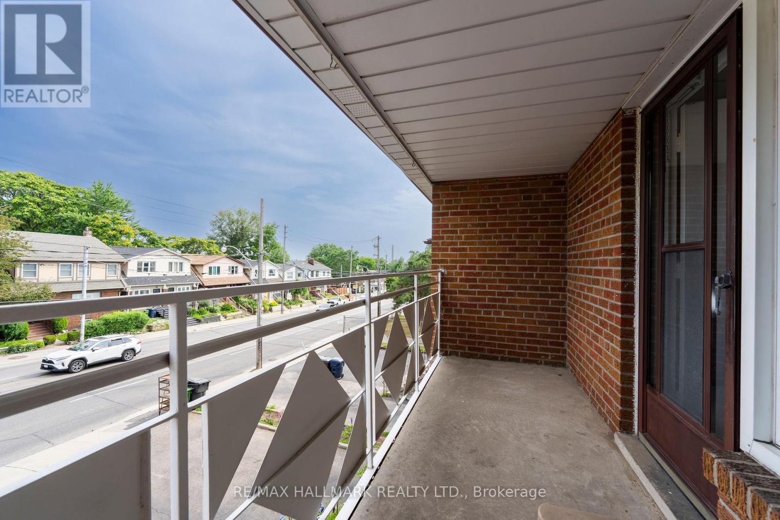 Main - 402 Kingston Road Property Photo 23