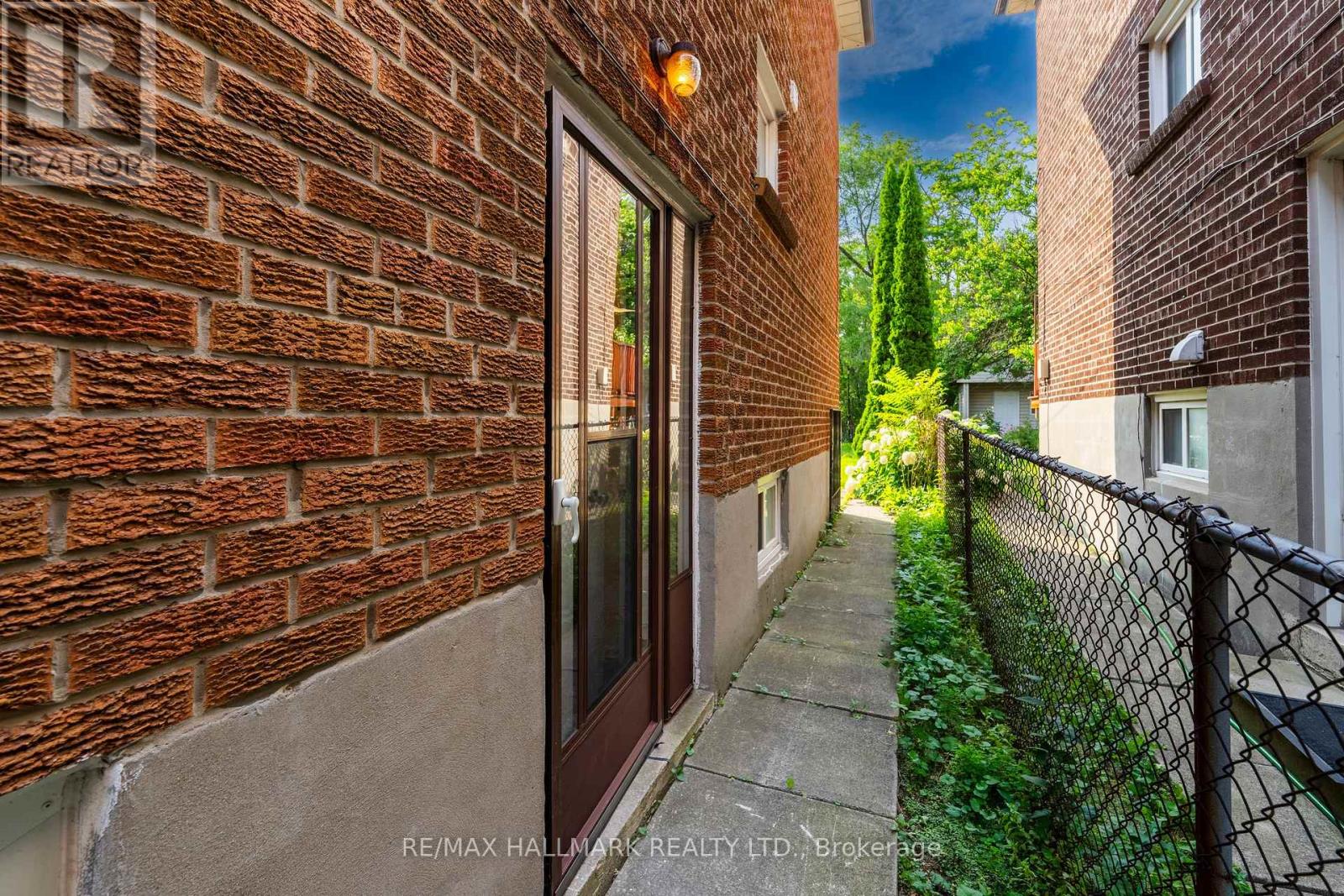 Main - 402 Kingston Road Property Photo 28
