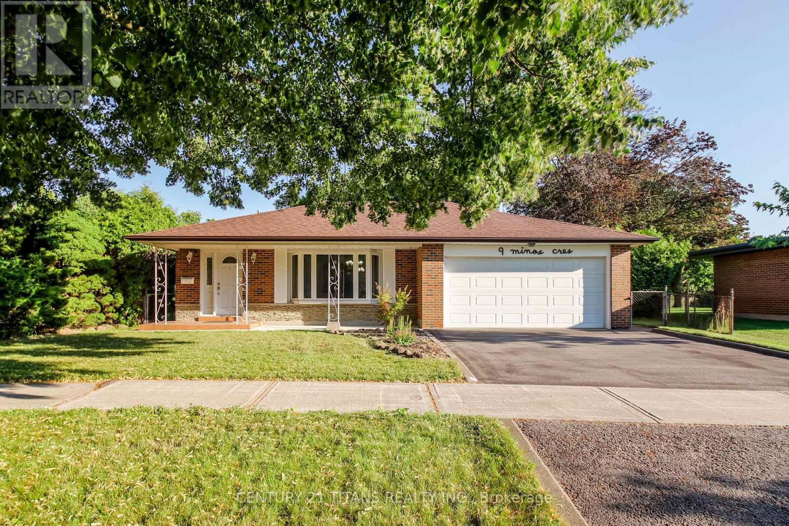 9 MINOS CRESCENT