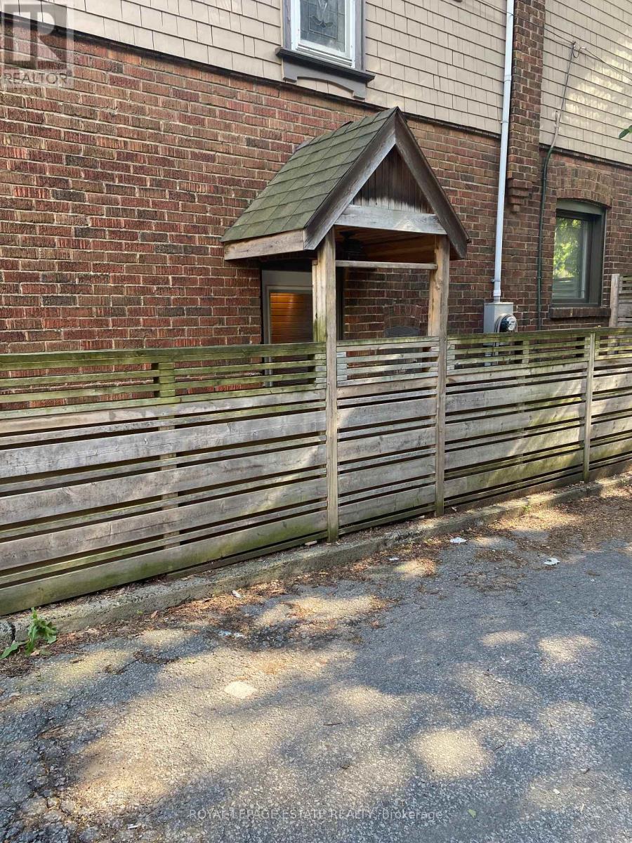 372 Victoria Park Avenue Property Photo 2