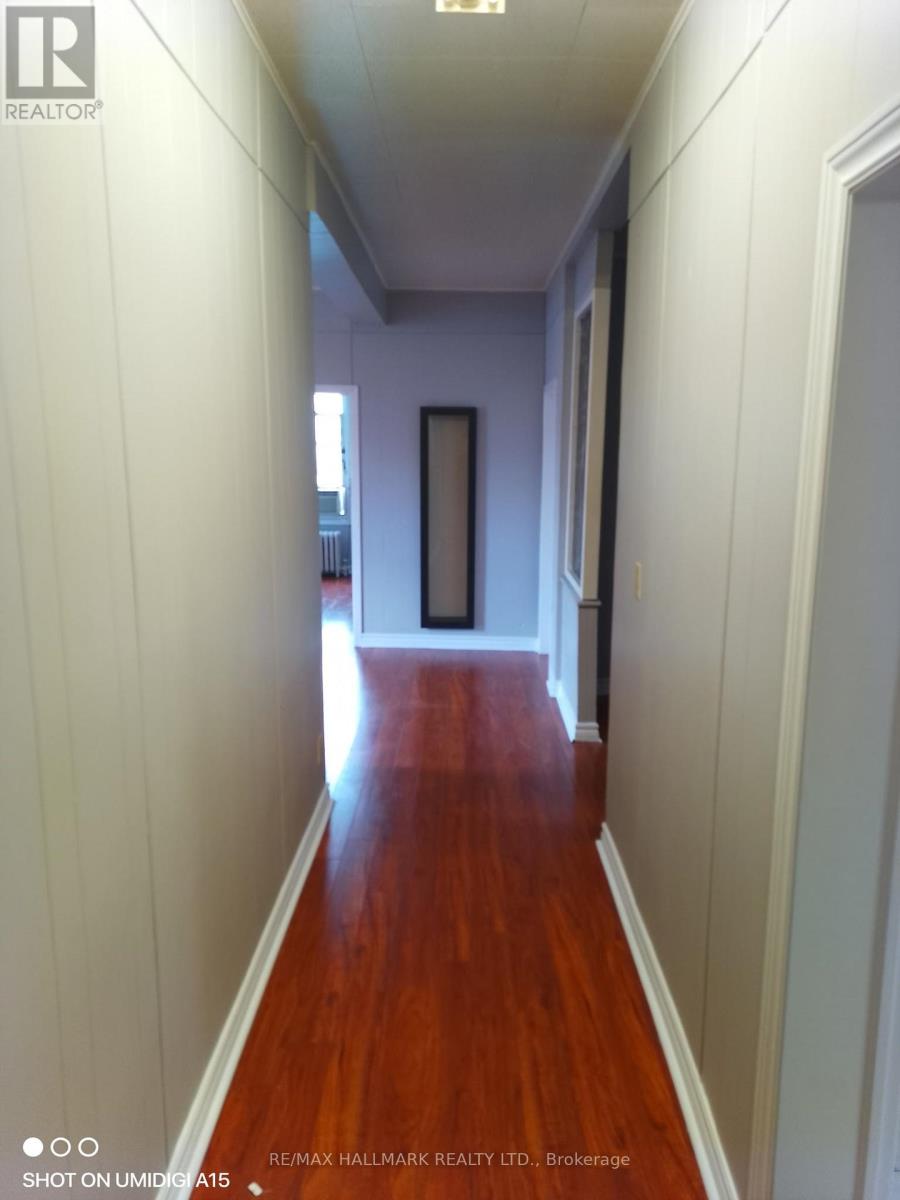 26 Simcoe Street N Property Photo 2
