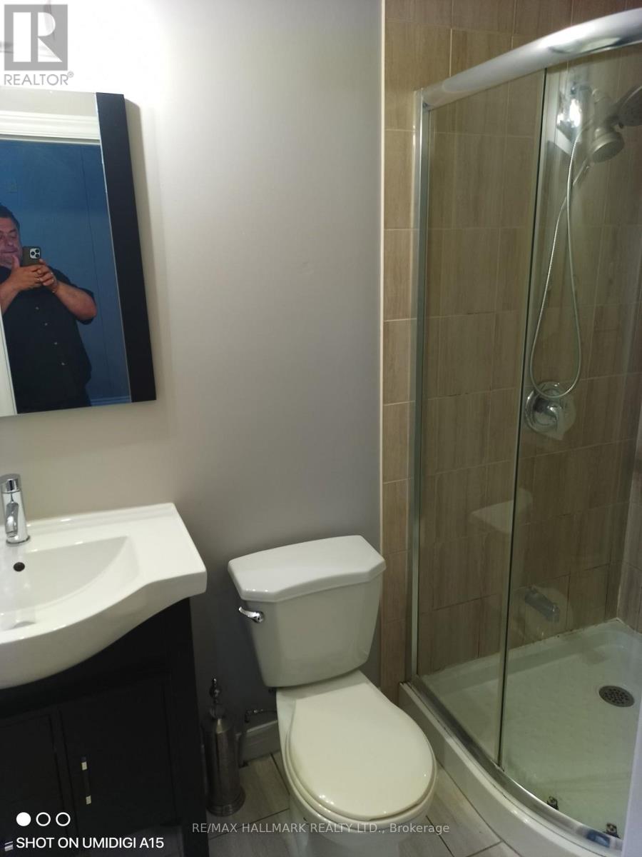 26 Simcoe Street N Property Photo 5