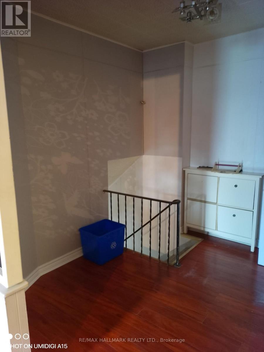 26 Simcoe Street N Property Photo 10