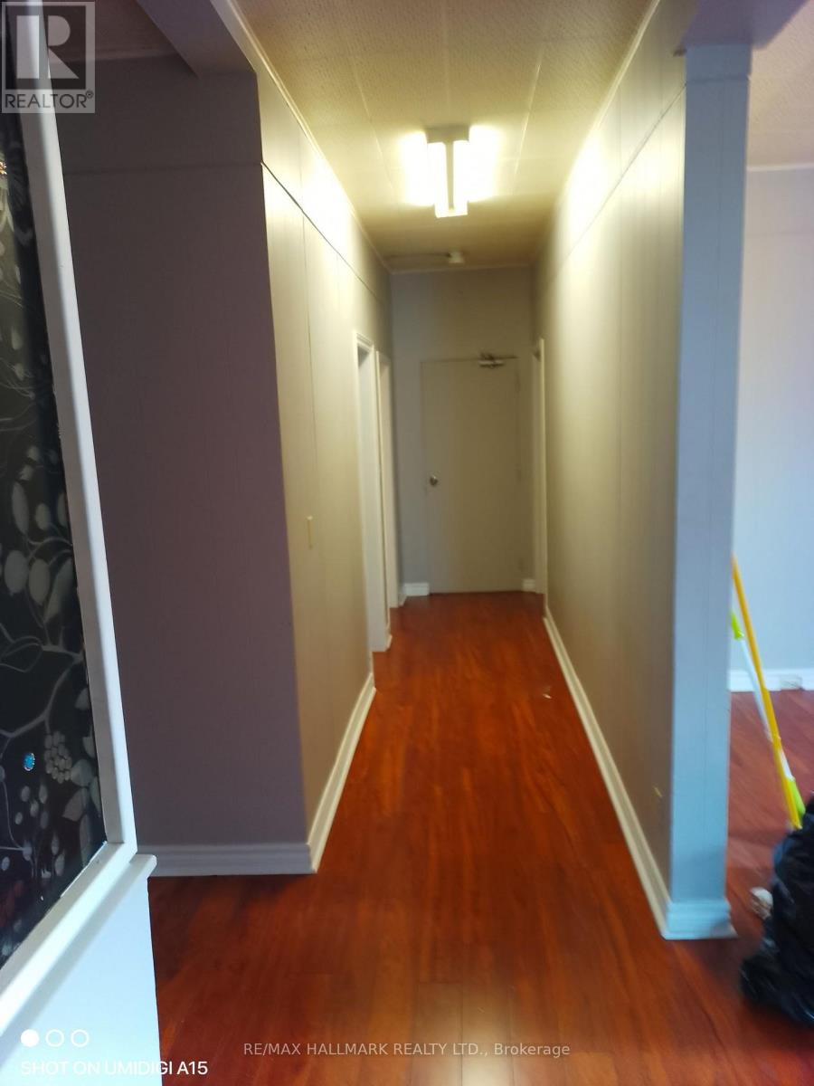 26 Simcoe Street N Property Photo 11