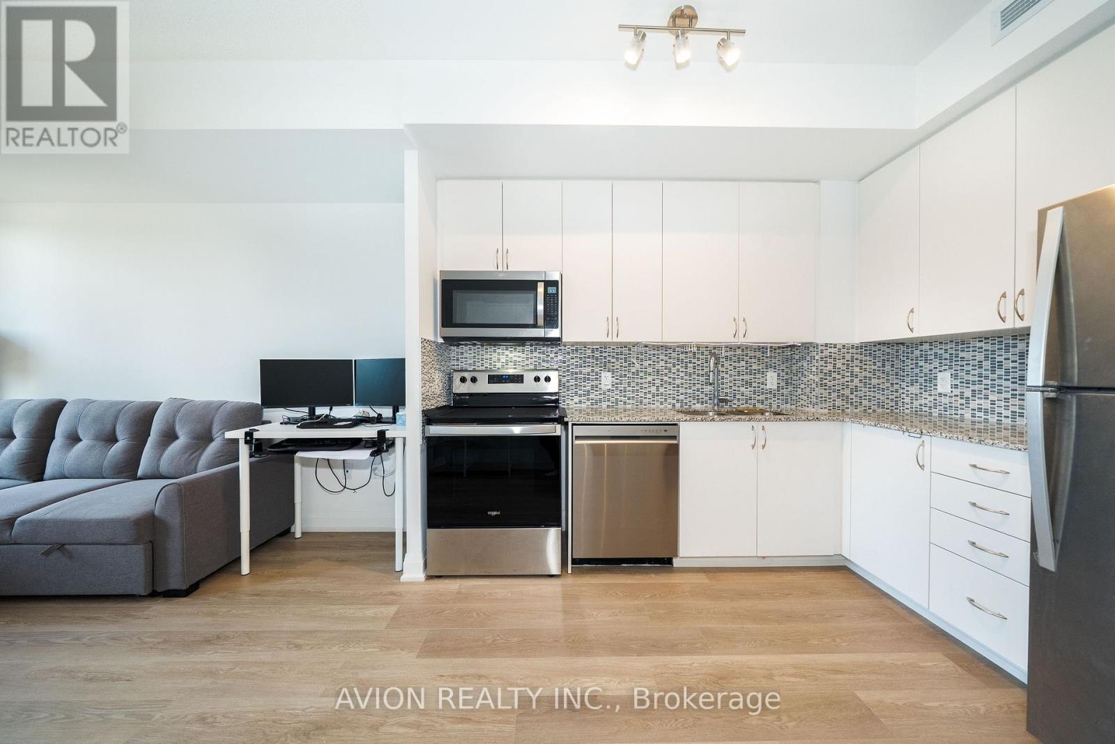 212 - 3220 Sheppard Avenue E Property Photo 11