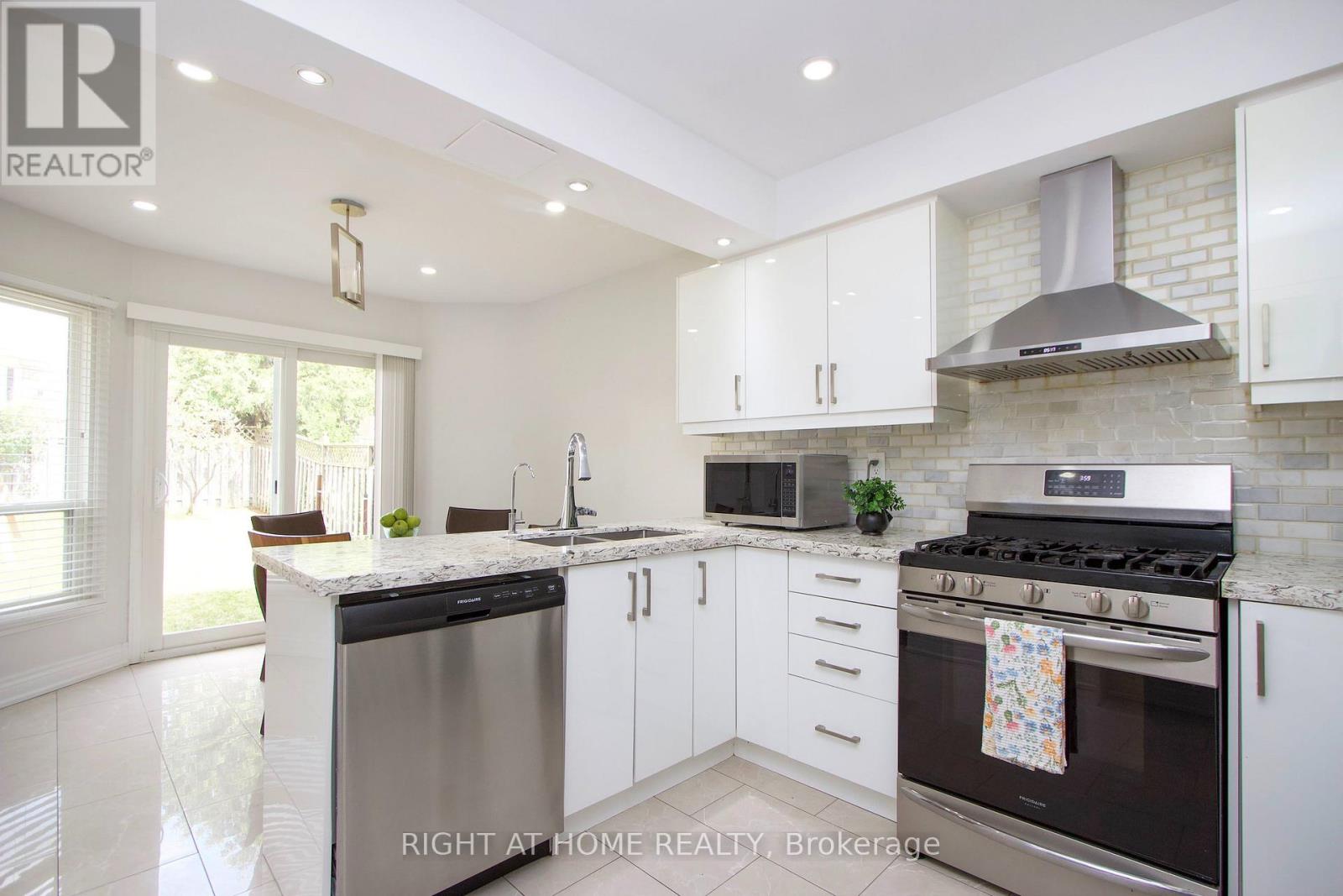 865 Attersley Drive Property Photo 2