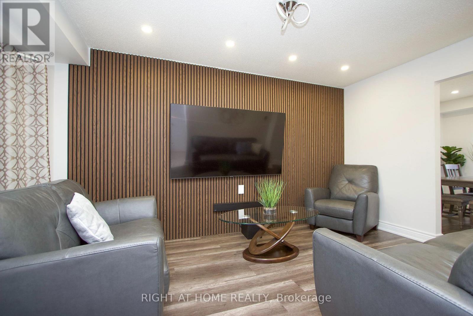865 Attersley Drive Property Photo 6