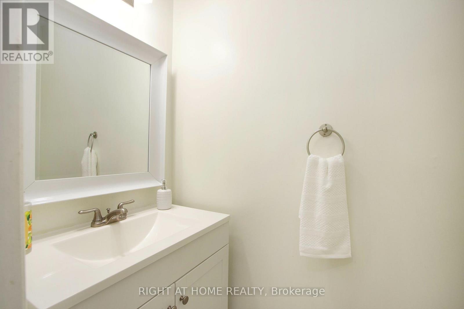 865 Attersley Drive Property Photo 11