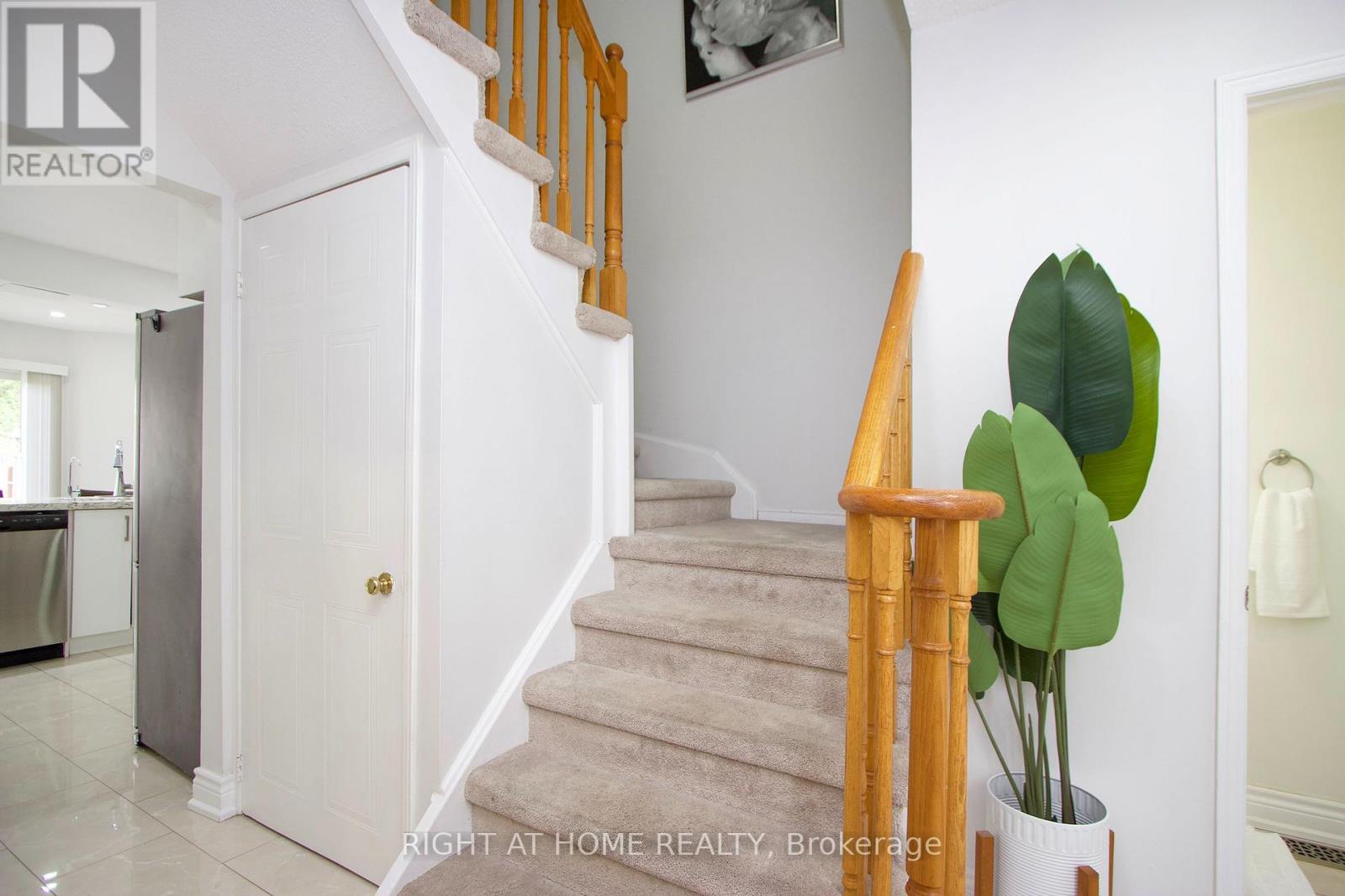 865 Attersley Drive Property Photo 12