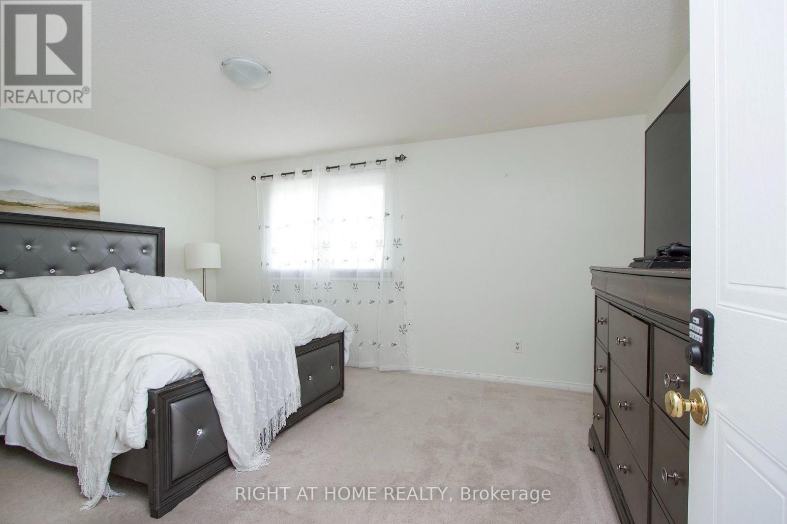 865 Attersley Drive Property Photo 14
