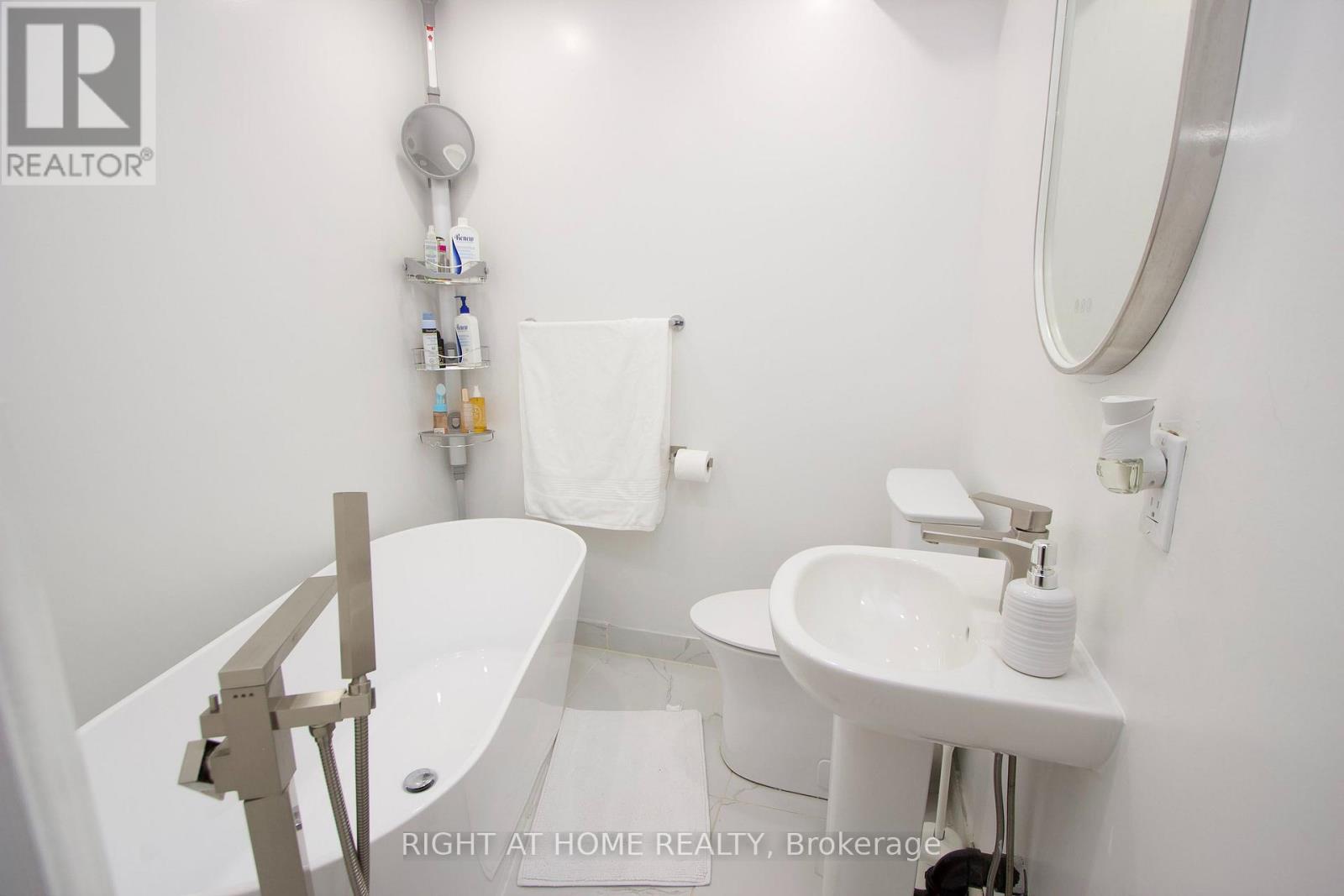 865 Attersley Drive Property Photo 16