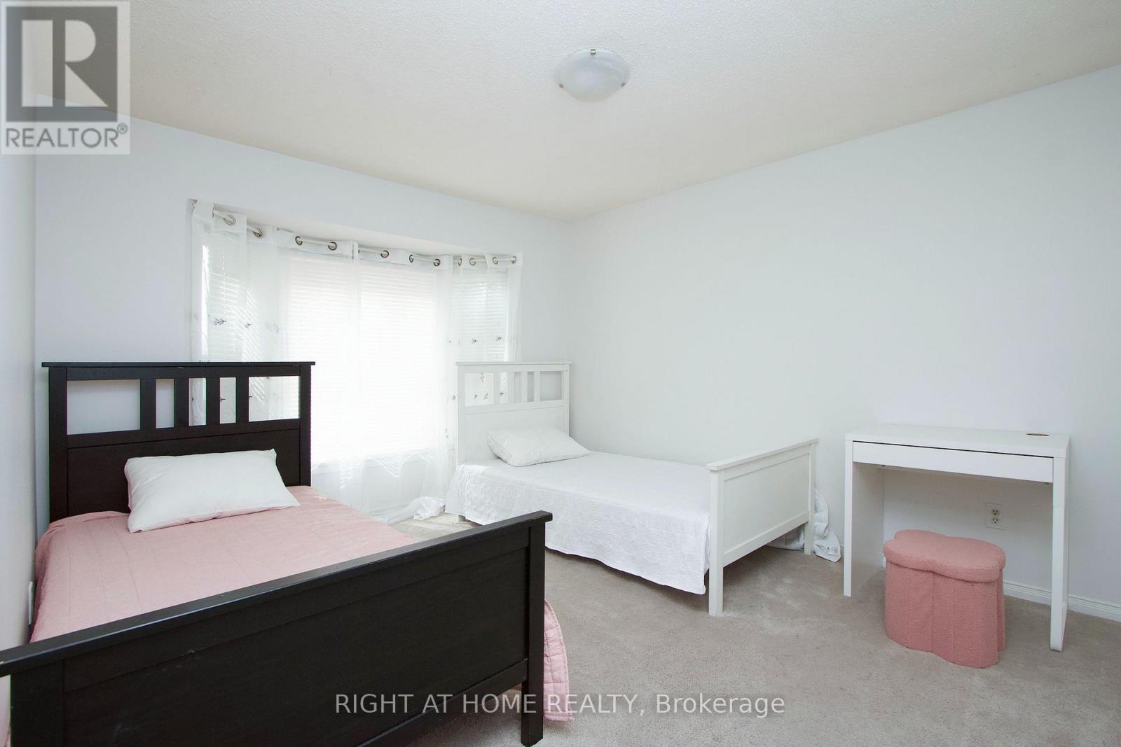 865 Attersley Drive Property Photo 17