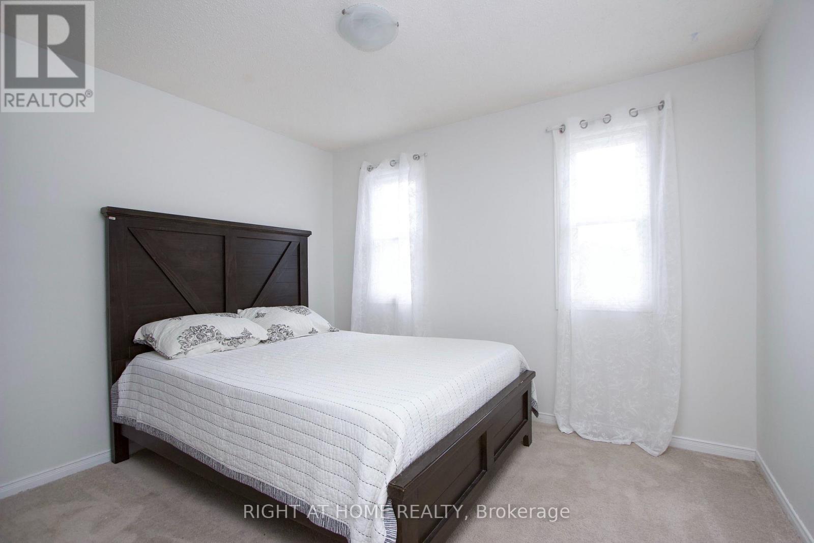 865 Attersley Drive Property Photo 18