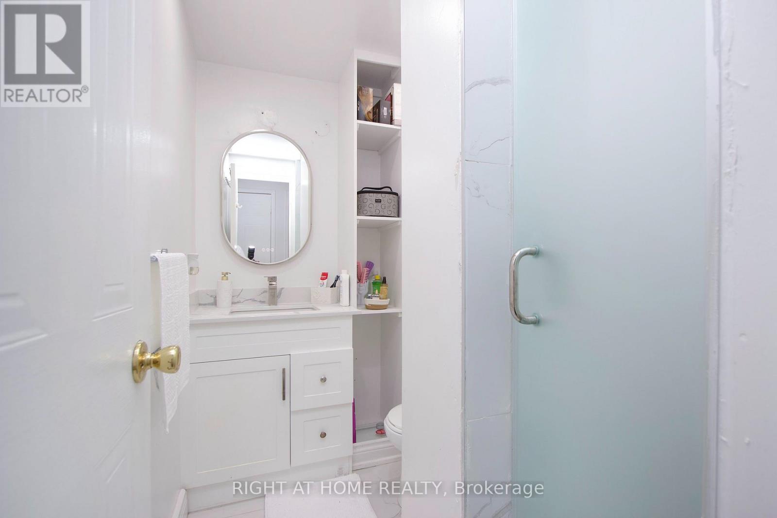 865 Attersley Drive Property Photo 19