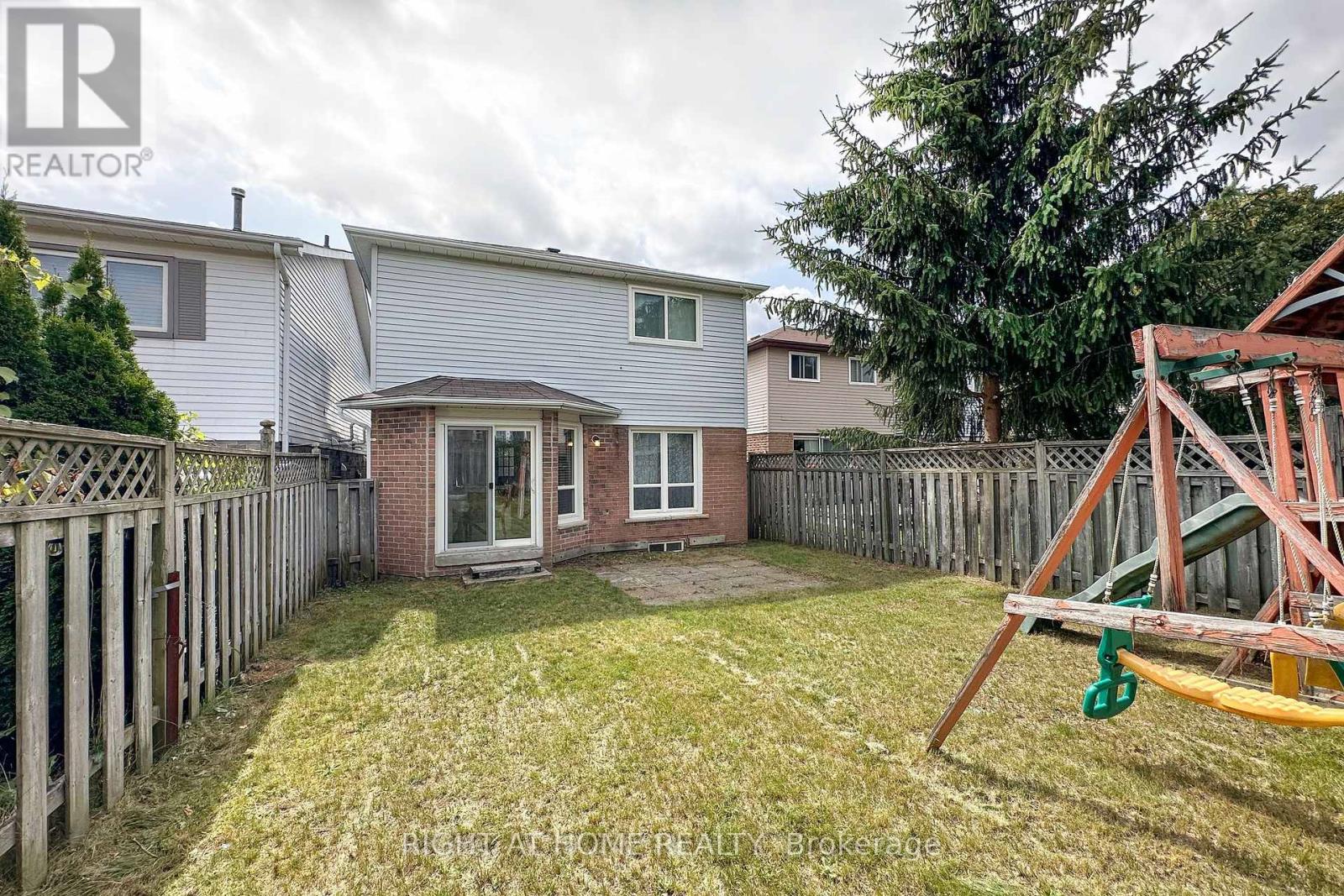 865 Attersley Drive Property Photo 24