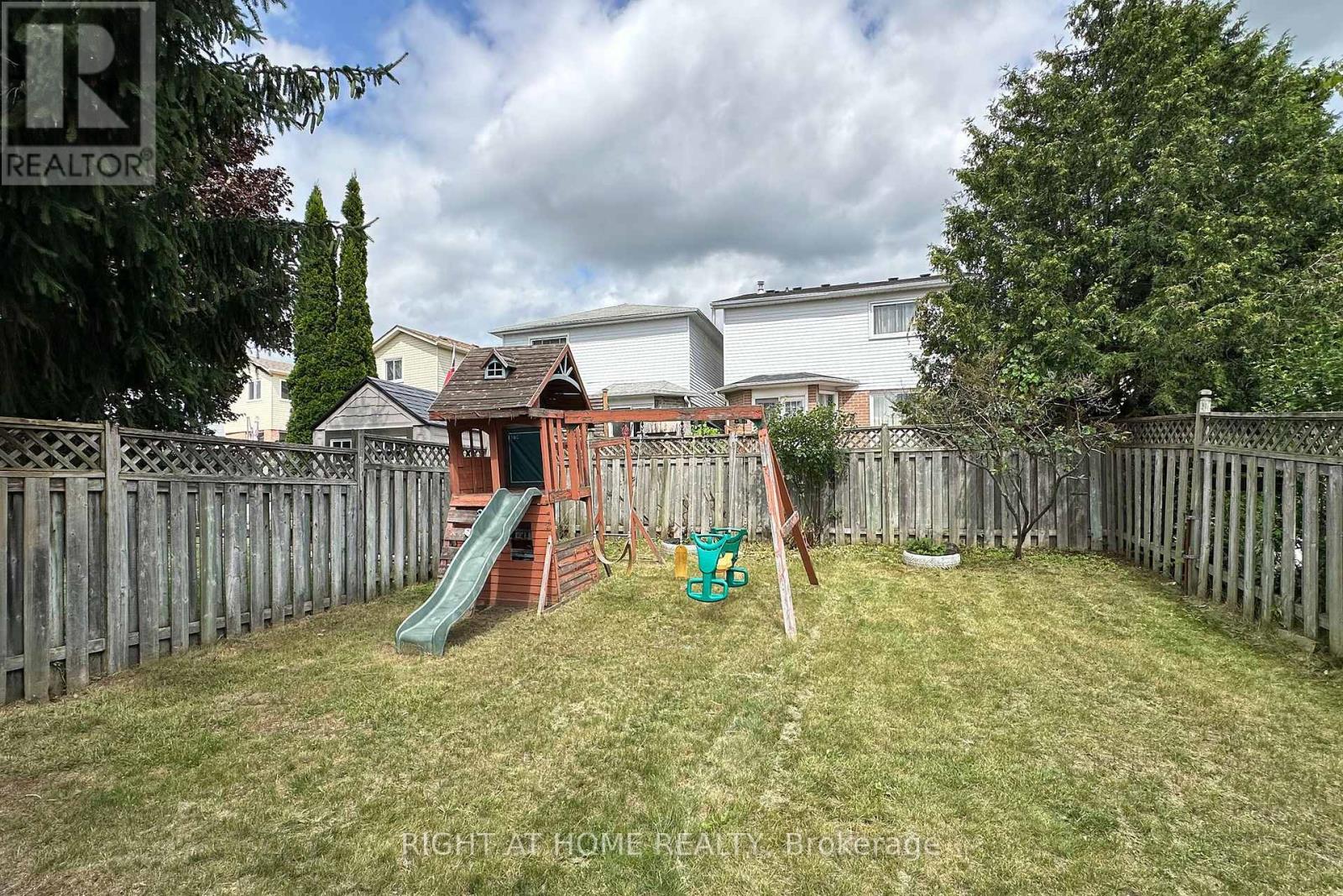 865 Attersley Drive Property Photo 27