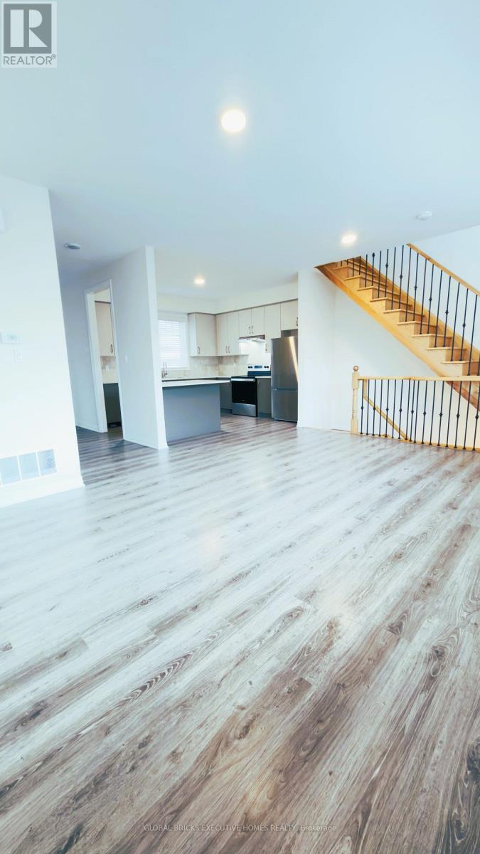 42 Ambereen Place E Property Photo 6