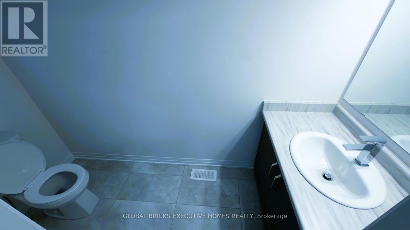 42 Ambereen Place E Property Photo 7