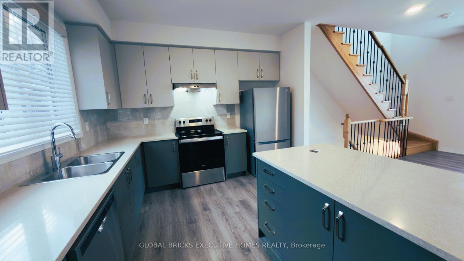 42 Ambereen Place E Property Photo 9