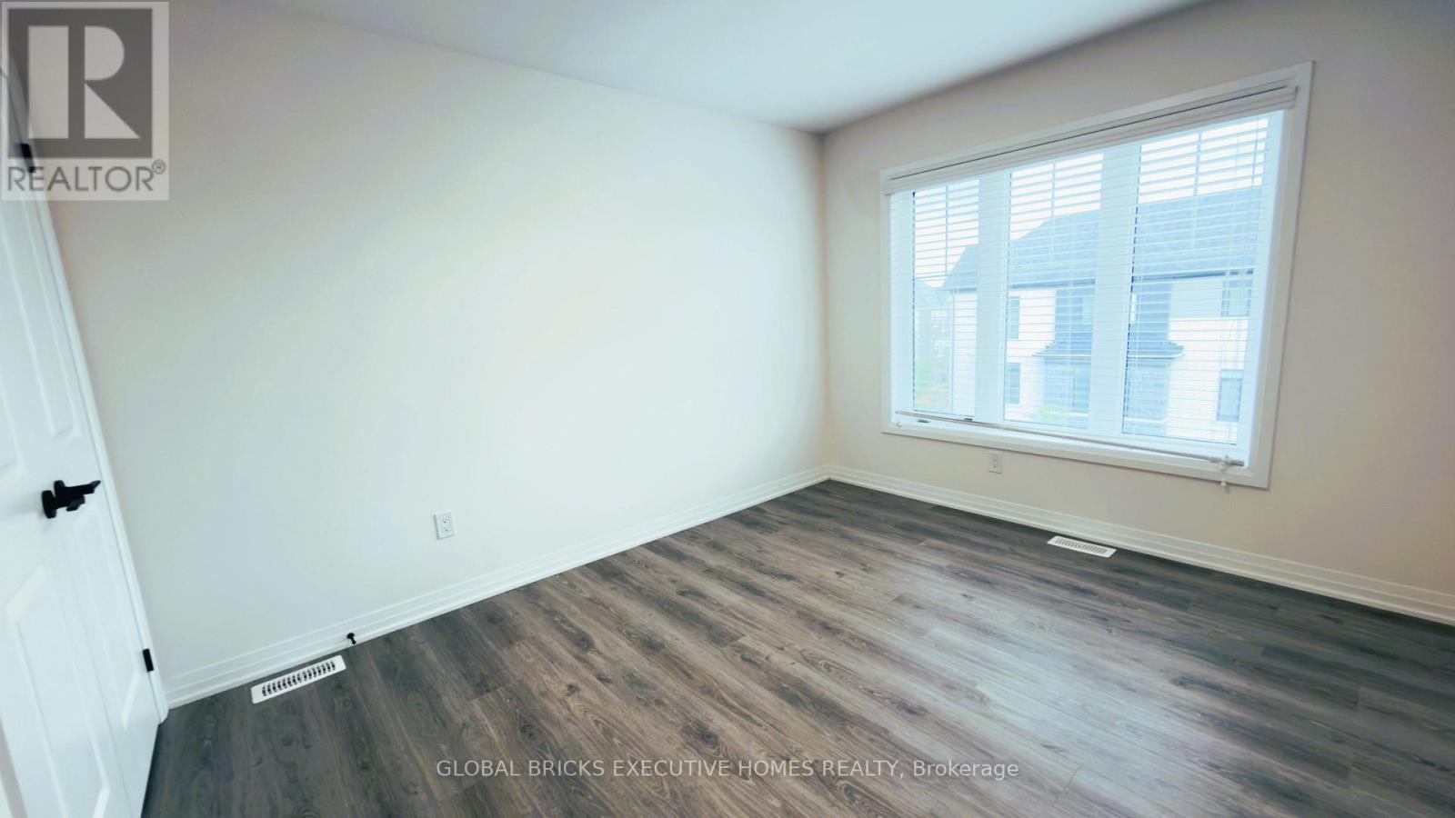 42 Ambereen Place E Property Photo 15