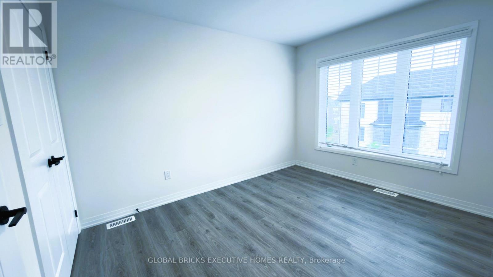 42 Ambereen Place E Property Photo 16