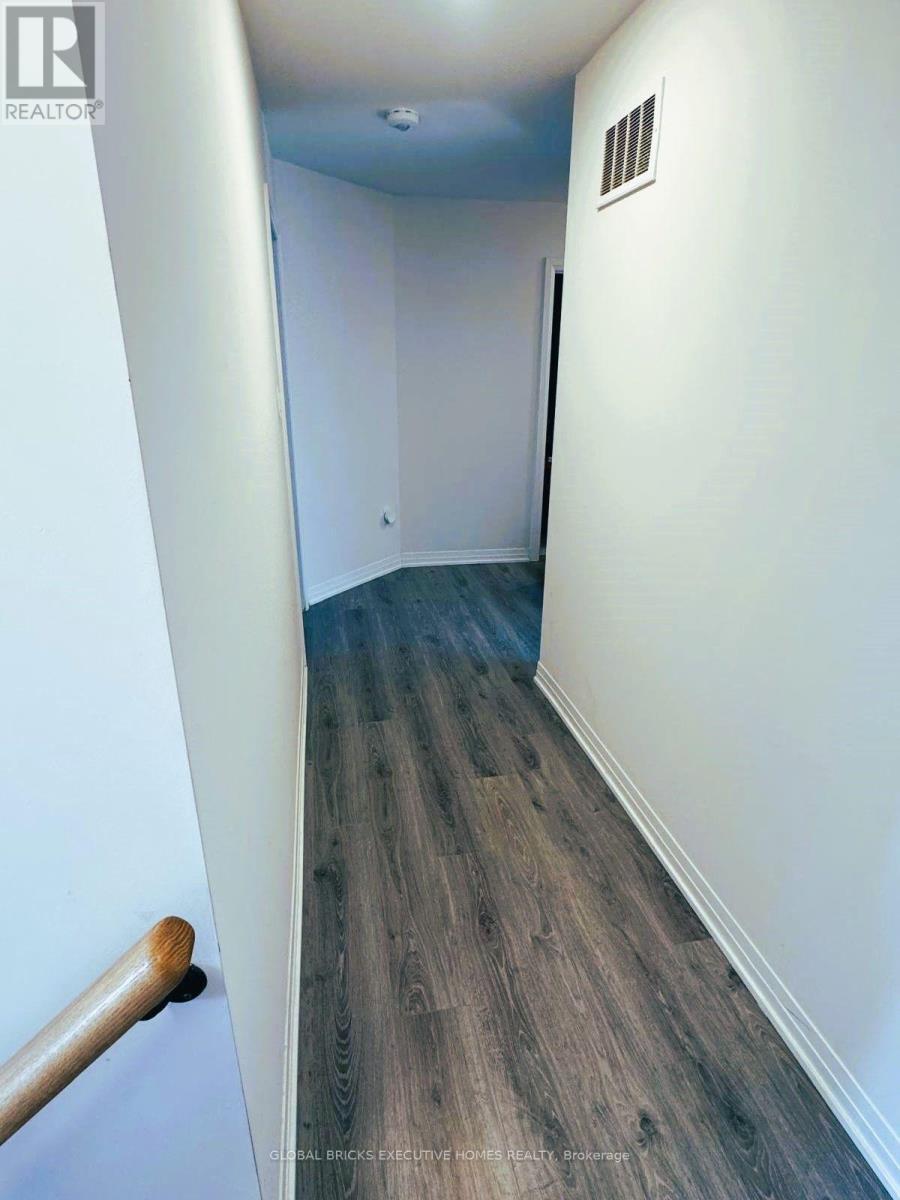 42 Ambereen Place E Property Photo 20