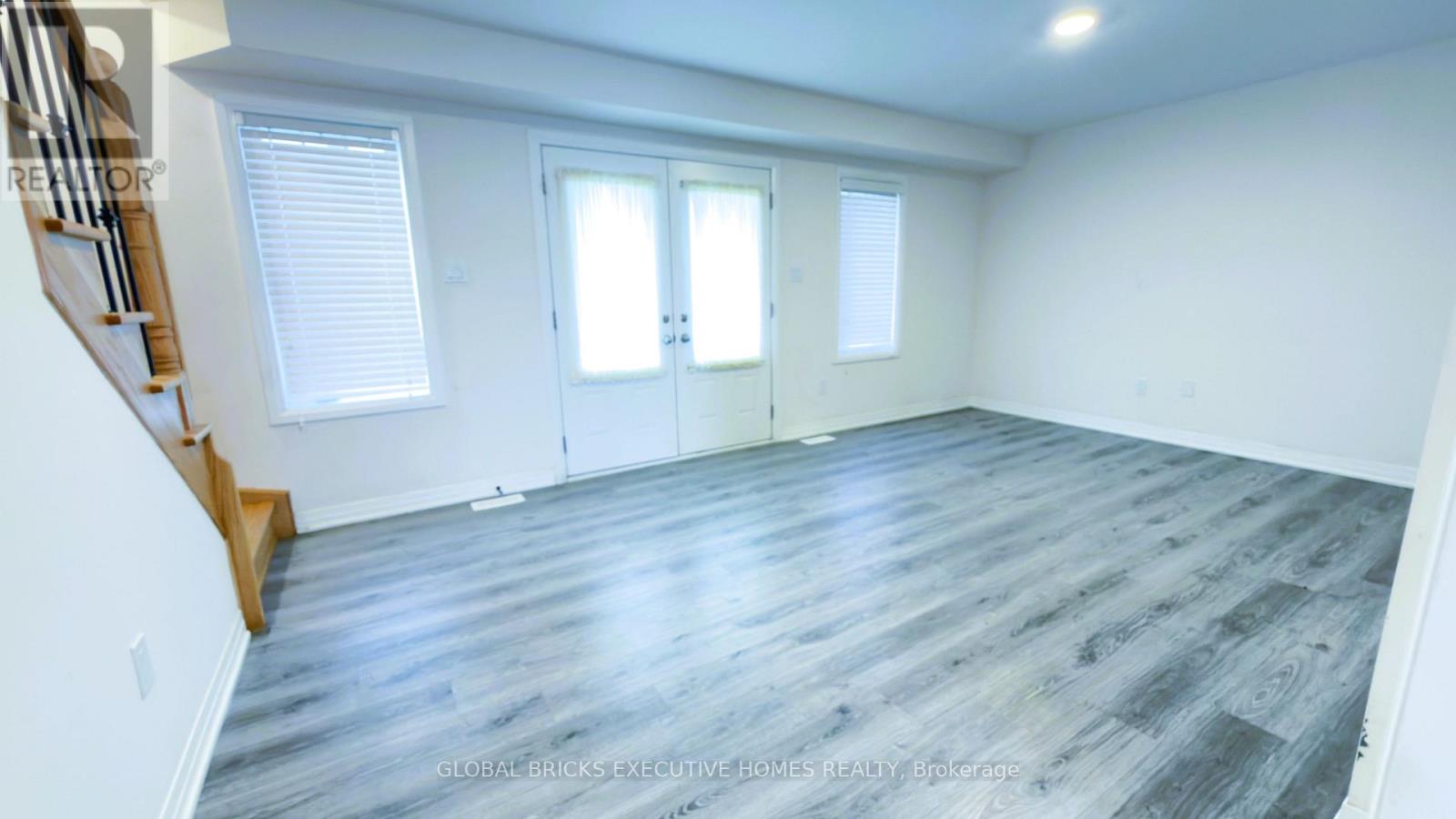 42 Ambereen Place E Property Photo 22