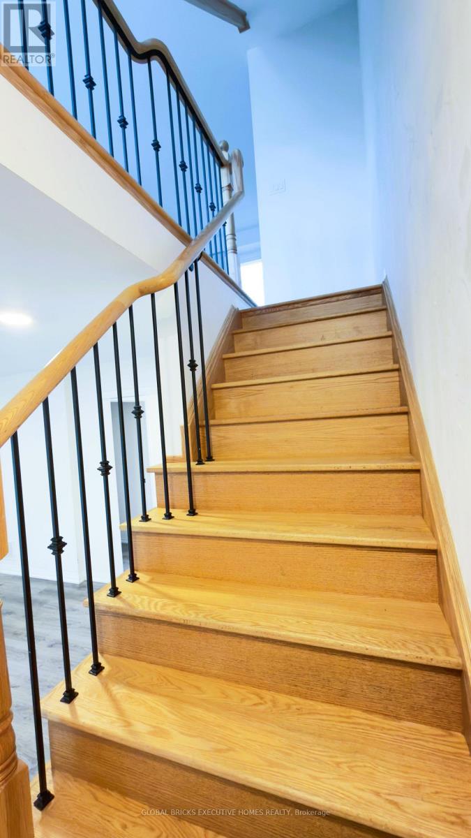 42 Ambereen Place E Property Photo 28