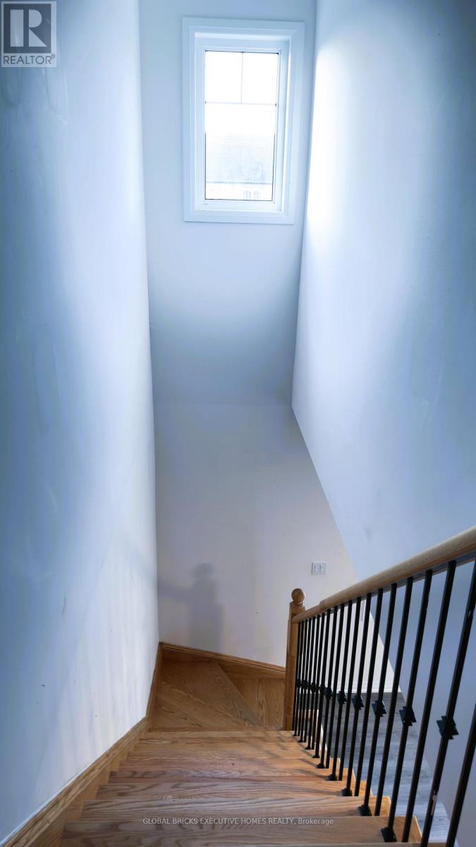 42 Ambereen Place E Property Photo 29