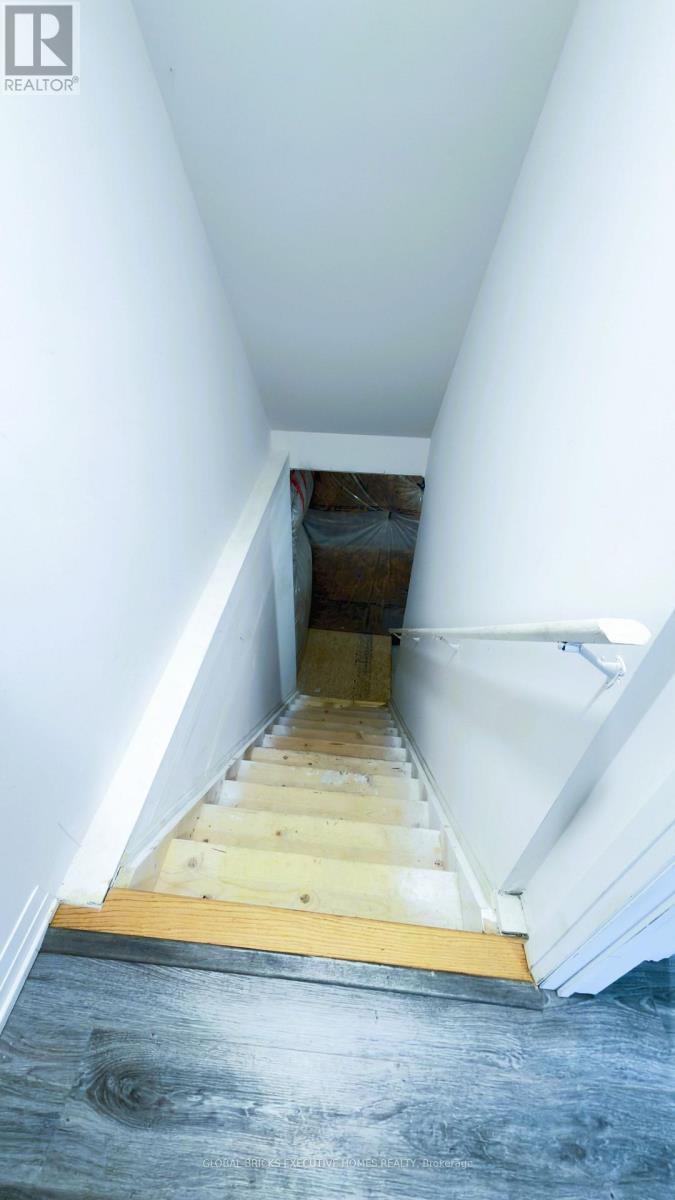 42 Ambereen Place E Property Photo 30