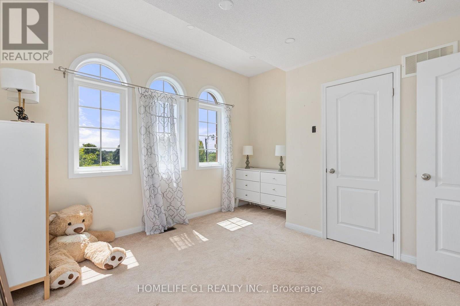 10 Hurst Drive Property Photo 17