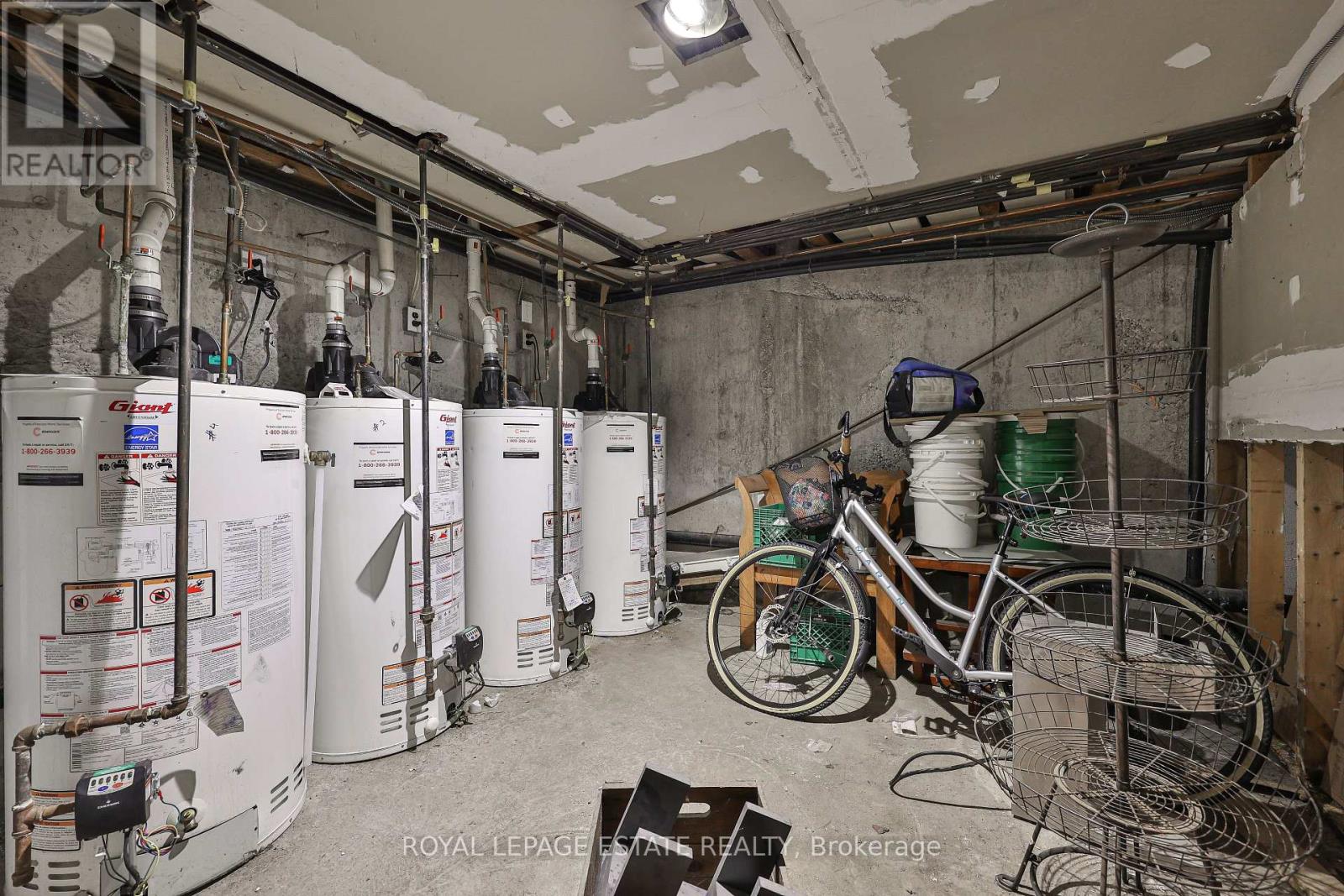 1450 Gerrard Street E Property Photo 11