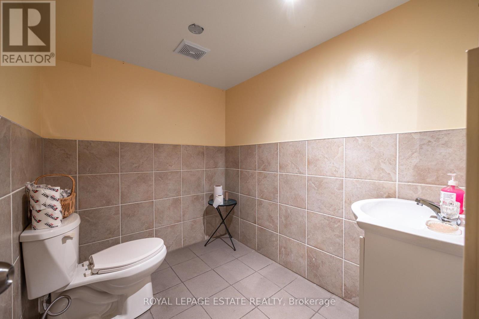 1450 Gerrard Street E Property Photo 12