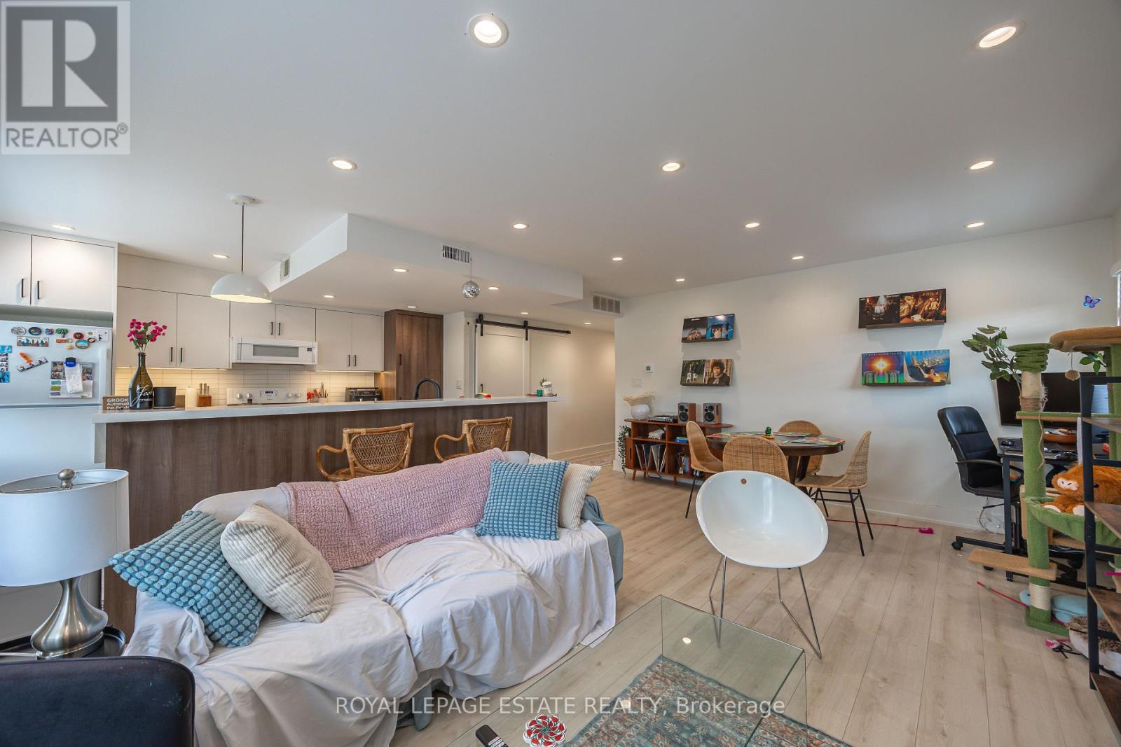 1450 Gerrard Street E Property Photo 14