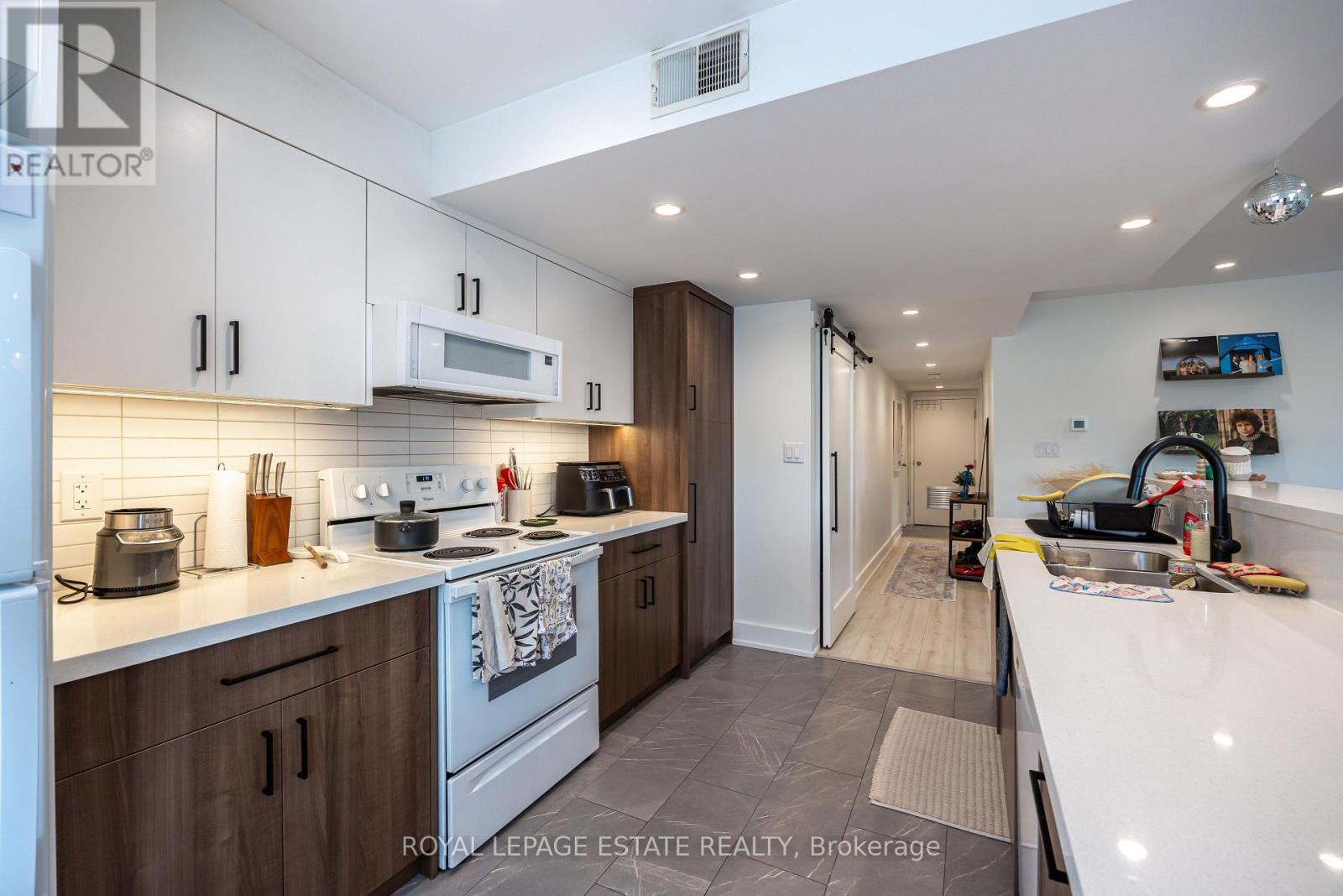 1450 Gerrard Street E Property Photo 15